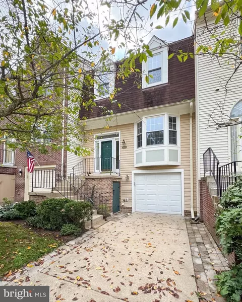 Exterior - 8111 Squirrel Run Rd, Springfield, VA 22152 photo 11 of 13
