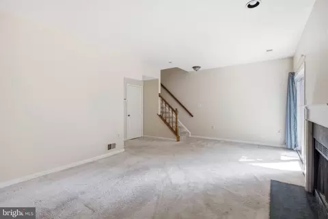 Living - 8111 Squirrel Run Rd, Springfield, VA 22152 photo 18 of 19