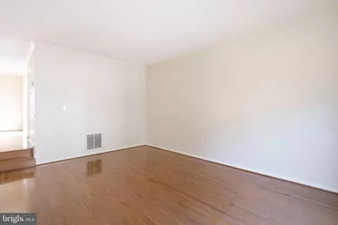 Living - 8111 Squirrel Run Rd, Springfield, VA 22152 photo 15 of 19