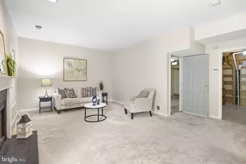 Living - 8111 Squirrel Run Rd, Springfield, VA 22152 photo 5 of 19