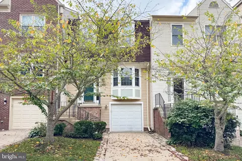 Exterior - 8111 Squirrel Run Rd, Springfield, VA 22152 photo 12 of 13