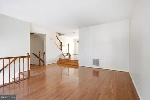 Living - 8111 Squirrel Run Rd, Springfield, VA 22152 photo 14 of 19
