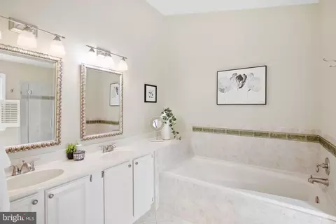 Bath - 8111 Squirrel Run Rd, Springfield, VA 22152 photo 1 of 7
