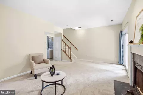 Living - 8111 Squirrel Run Rd, Springfield, VA 22152 photo 4 of 19