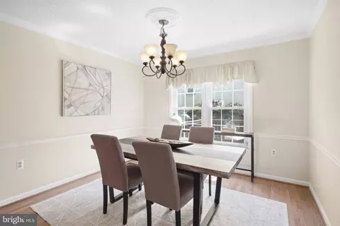 Dining - 8111 Squirrel Run Rd, Springfield, VA 22152 photo 2 of 4
