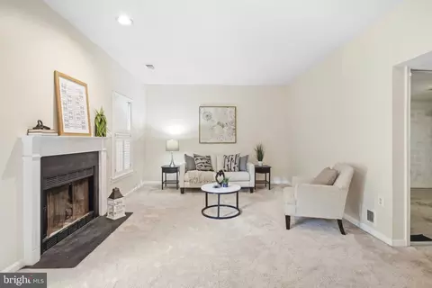 Living - 8111 Squirrel Run Rd, Springfield, VA 22152 photo 6 of 19