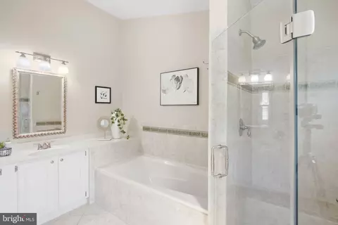 Bath - 8111 Squirrel Run Rd, Springfield, VA 22152 photo 3 of 7