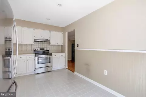 Entry Way - 8111 Squirrel Run Rd, Springfield, VA 22152 photo 5 of 6
