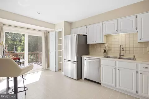 Kitchen - 8111 Squirrel Run Rd, Springfield, VA 22152 photo 3 of 7