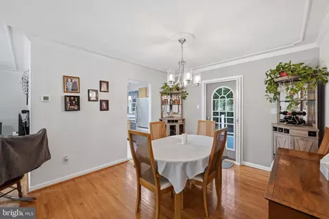 Dining - 6605 Holford Ln, Springfield, VA 22152 photo 2 of 3