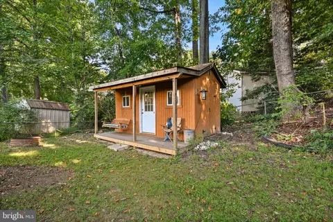 Exterior - 6605 Holford Ln, Springfield, VA 22152 photo 4 of 5