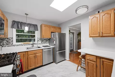 Kitchen - 6605 Holford Ln, Springfield, VA 22152 photo 2 of 2