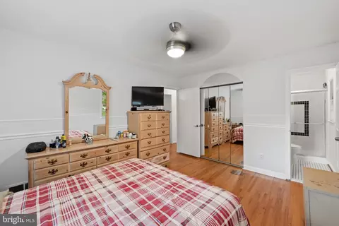 Bedroom - 6605 Holford Ln, Springfield, VA 22152 photo 5 of 9