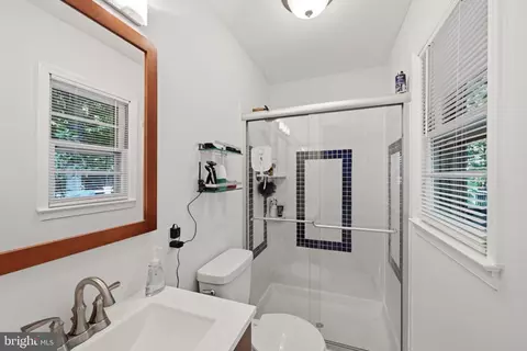 Bath - 6605 Holford Ln, Springfield, VA 22152 photo 1 of 2