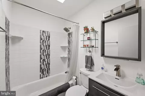 Bath - 6605 Holford Ln, Springfield, VA 22152 photo 2 of 2