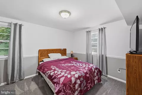 Bedroom - 6605 Holford Ln, Springfield, VA 22152 photo 7 of 9