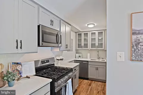 208 Park Terrace Ct SE #49, Vienna, VA 22180