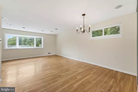 Living - 5506 Ventnor Ln, Springfield, VA 22151 photo 1 of 8