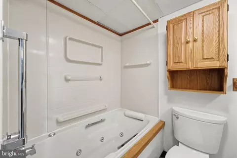 Bath - 5506 Ventnor Ln, Springfield, VA 22151 photo 4 of 5