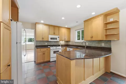 Kitchen - 5506 Ventnor Ln, Springfield, VA 22151 photo 3 of 6