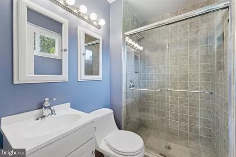 Bath - 5506 Ventnor Ln, Springfield, VA 22151 photo 2 of 5
