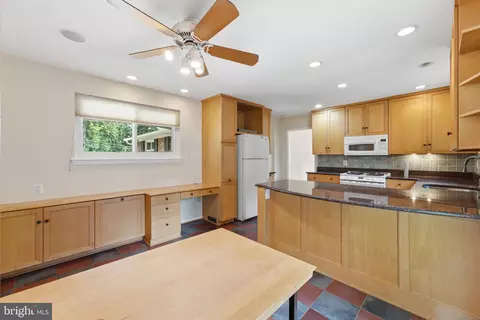 Kitchen - 5506 Ventnor Ln, Springfield, VA 22151 photo 2 of 6