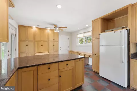 Kitchen - 5506 Ventnor Ln, Springfield, VA 22151 photo 6 of 6