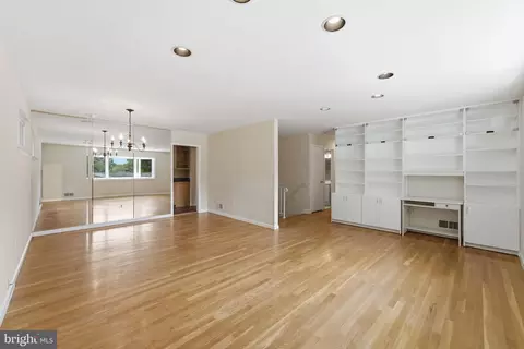 Living - 5506 Ventnor Ln, Springfield, VA 22151 photo 2 of 8