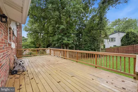 Exterior - 5506 Ventnor Ln, Springfield, VA 22151 photo 9 of 17