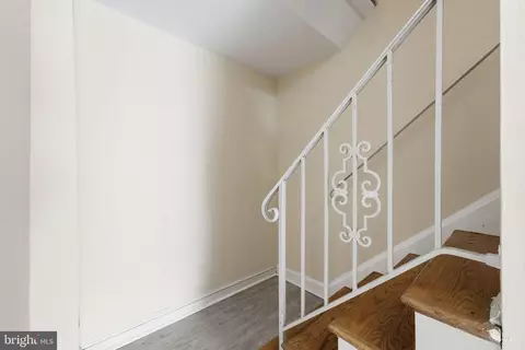 Entry Way - 5506 Ventnor Ln, Springfield, VA 22151 photo 5 of 5
