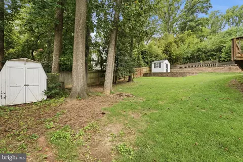 Exterior - 5506 Ventnor Ln, Springfield, VA 22151 photo 10 of 17