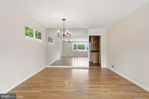 Living - 5506 Ventnor Ln, Springfield, VA 22151 photo 3 of 8