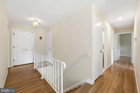 Entry Way - 5506 Ventnor Ln, Springfield, VA 22151 photo 3 of 5