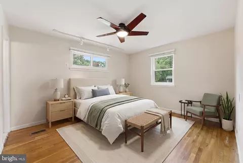 Bedroom - 5506 Ventnor Ln, Springfield, VA 22151 photo 8 of 10