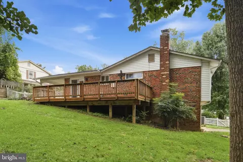 Exterior - 5506 Ventnor Ln, Springfield, VA 22151 photo 7 of 17