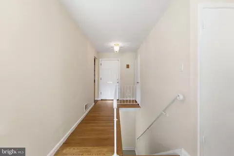 Entry Way - 5506 Ventnor Ln, Springfield, VA 22151 photo 2 of 5