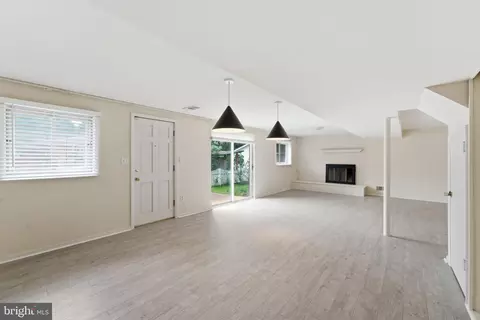 Living - 5506 Ventnor Ln, Springfield, VA 22151 photo 8 of 8