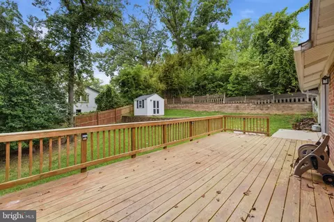 Exterior - 5506 Ventnor Ln, Springfield, VA 22151 photo 11 of 17