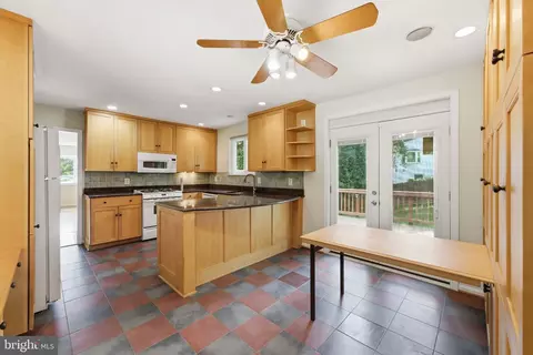 Kitchen - 5506 Ventnor Ln, Springfield, VA 22151 photo 1 of 6