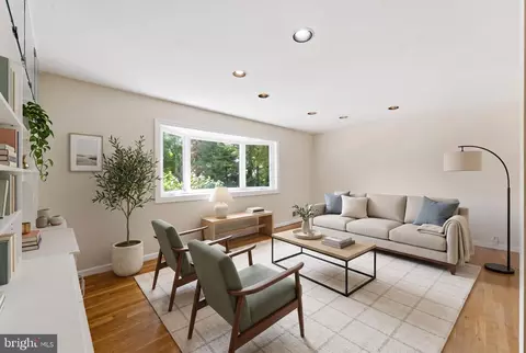 Living - 5506 Ventnor Ln, Springfield, VA 22151 photo 6 of 8