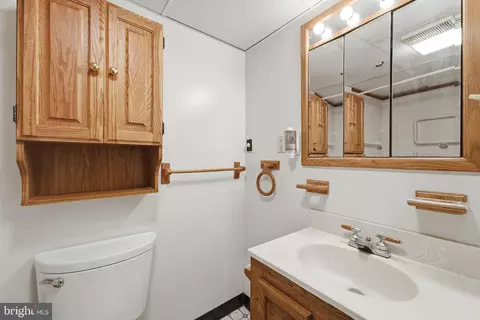 Bath - 5506 Ventnor Ln, Springfield, VA 22151 photo 3 of 5