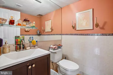 Bath - 7790 Euclid Way, Springfield, VA 22153 photo 2 of 3