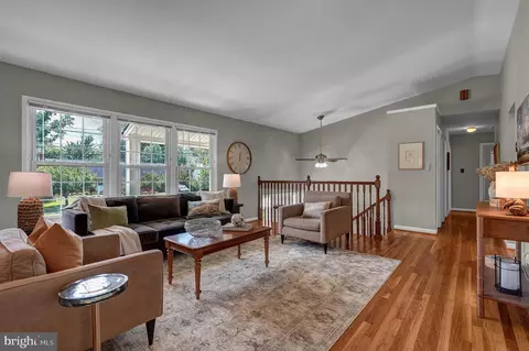 2504 Stirrup Ln, Alexandria, VA 22308