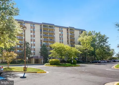 3101 S Manchester St #318, Falls Church, VA 22044