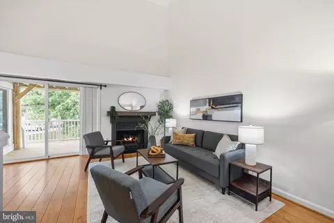 3377 Lakeside View Dr #19-2, Falls Church, VA 22041