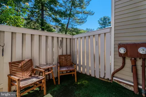Exterior - 7936 Spring Forest Ct #7A, Springfield, VA 22152 photo 7 of 8