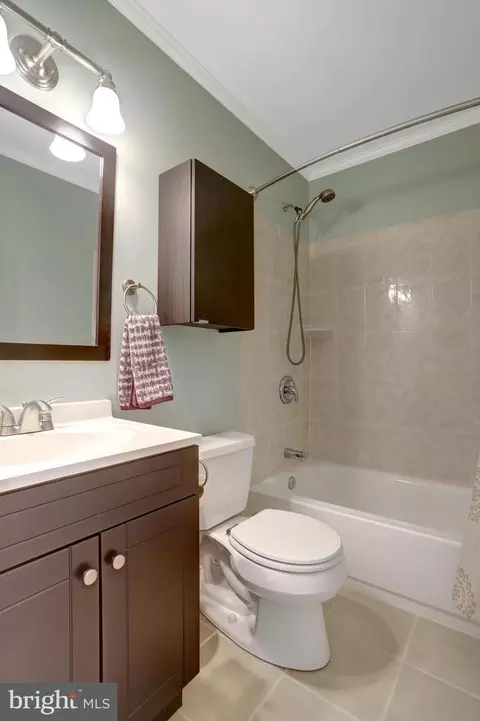 Bath - 7936 Spring Forest Ct #7A, Springfield, VA 22152 photo 4 of 6
