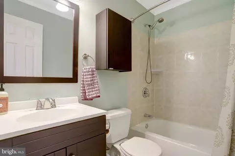 Bath - 7936 Spring Forest Ct #7A, Springfield, VA 22152 photo 3 of 6