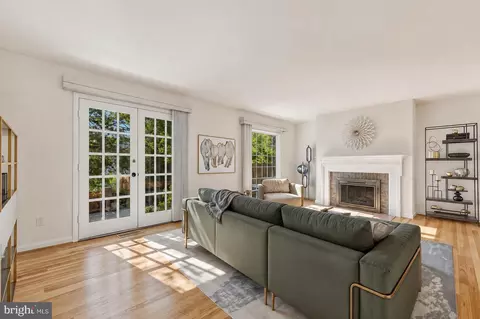 Living - 7384 Hallcrest Dr, Mclean, VA 22102 photo 2 of 6