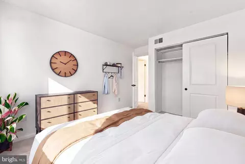 Bedroom - 7384 Hallcrest Dr, Mclean, VA 22102 photo 6 of 8